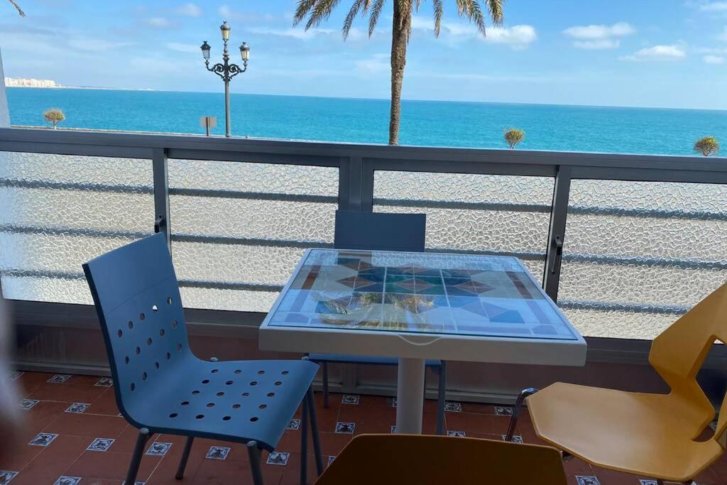 Apartamento The Traveller`s House Mirador Playa La Caleta En Cádiz